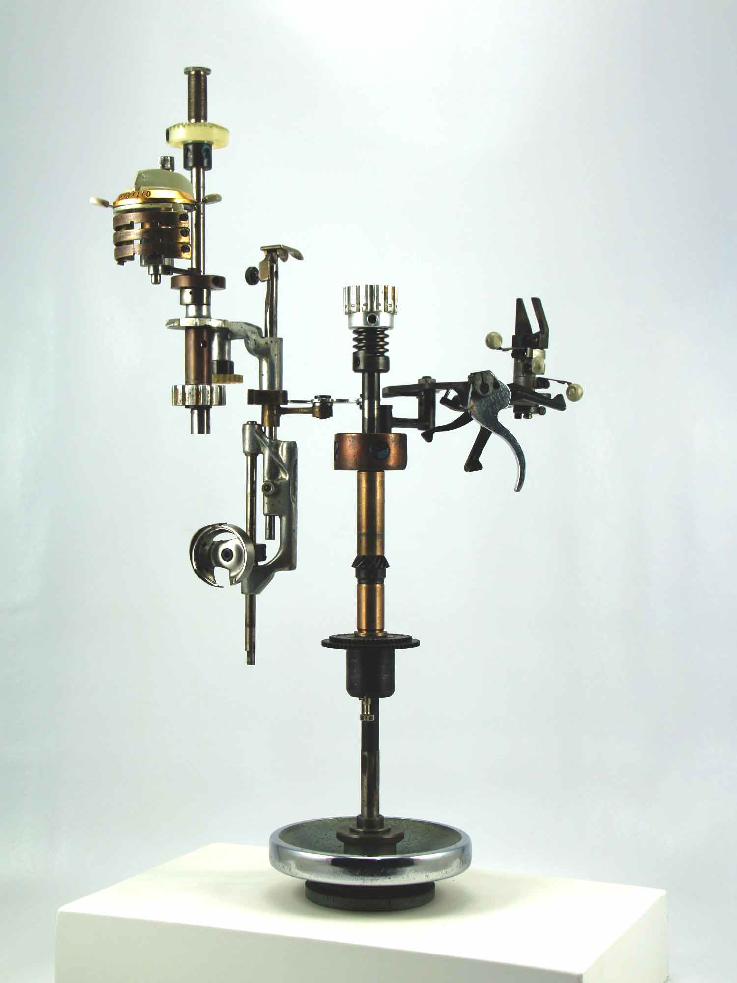 Escultura de una interpretación de máquina de coser Sigma 31017