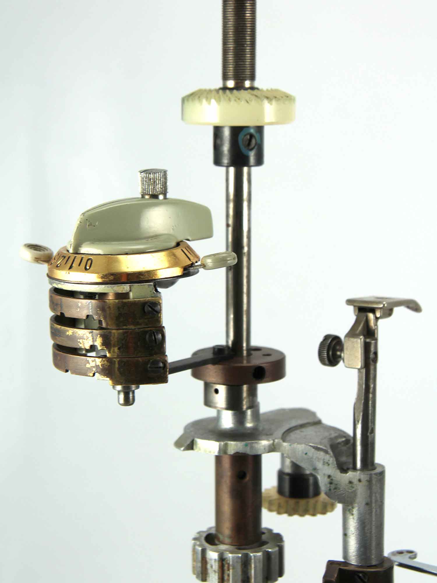 Escultura d'una interpretació de màquina de cosir Sigma 31017