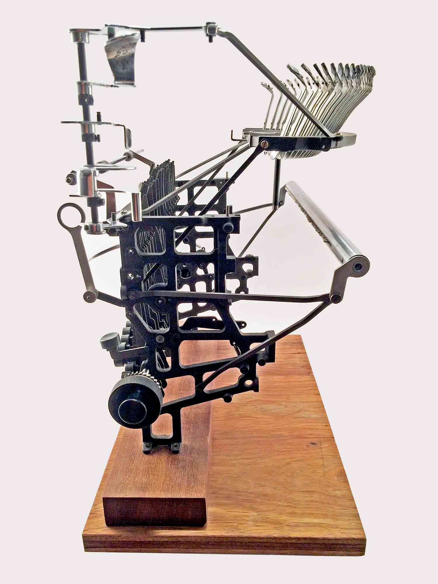 Escultura de una interpretación de una máquina de escribir Olivetti Lexicon 80