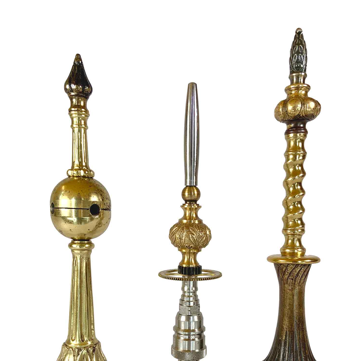 Tres escultures de edificis